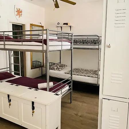 Hostel Kingslanding Old Town